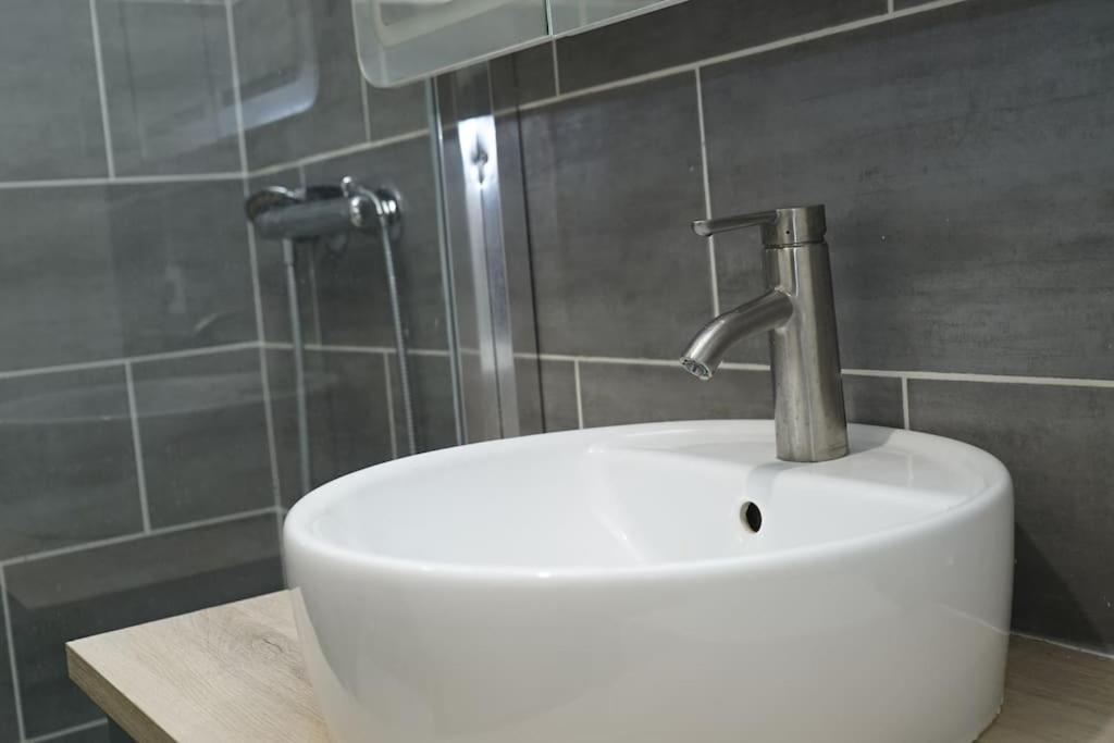 2 Bedrooms- 20' Paris - 25' Disneyland - Wifi Villiers-sur-Marne Exterior foto